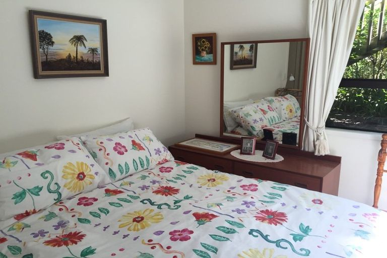 Photo of property in 3 Fayette Place, Te Atatu South, Auckland, 0610