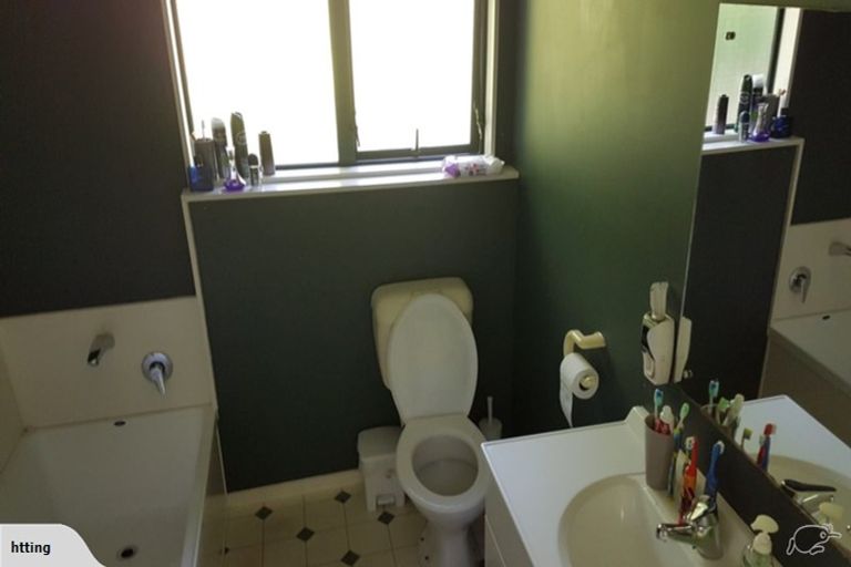 Photo of property in 18a Crompton Road, Massey, Auckland, 0614