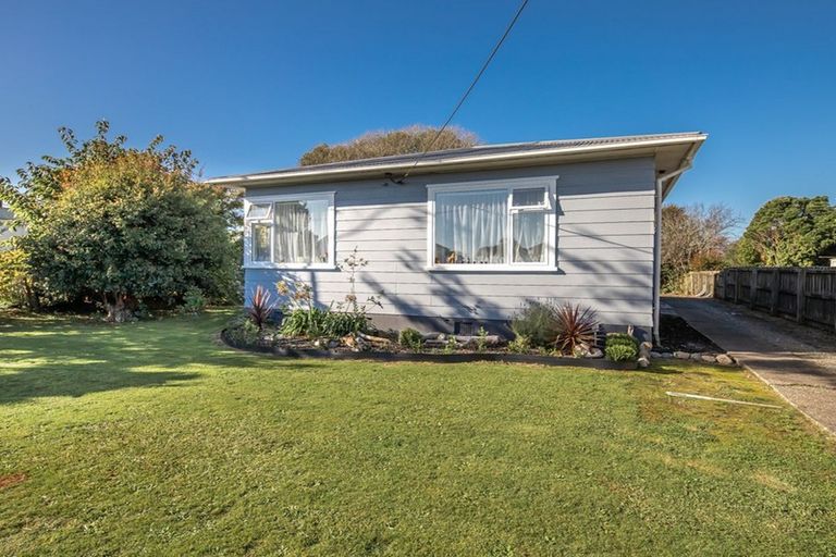 Photo of property in 19 Russell Street, Westport, 7825