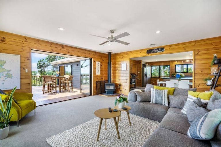 Photo of property in 3 Tawhana Crescent, Red Beach, 0932