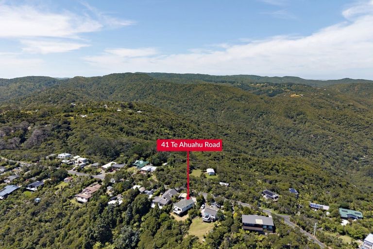 Photo of property in 41 Te Ahuahu Road, Piha, New Lynn, 0772