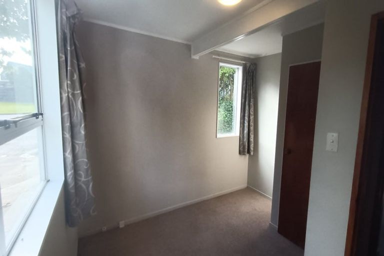 Photo of property in 13a Kingsbridge Place, Newlands, Wellington, 6037