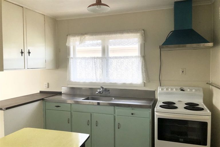 Photo of property in 75 Larnoch Road, Henderson, Auckland, 0610