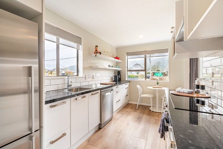 Photo of property in 48f2- Kowhai Avenue, Ebdentown, Upper Hutt, 5018