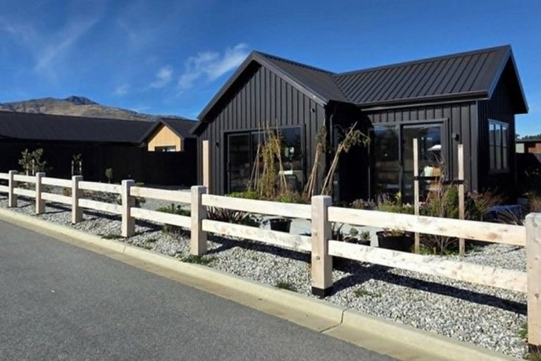 Photo of property in 4 Pipson Way, Lake Hawea, 9382