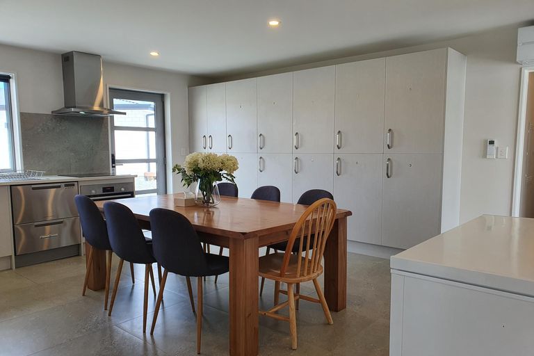 Photo of property in 37 Howden Drive, Jacks Point, 9371