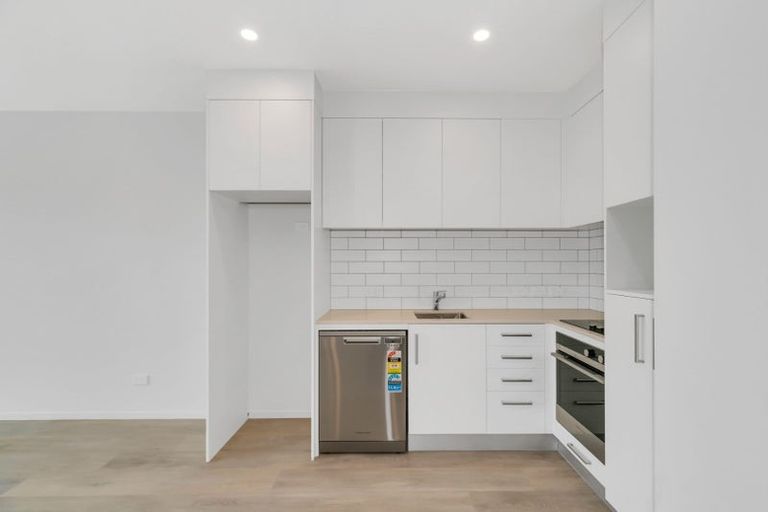 Photo of property in 25 Potter Avenue, Northcote, Auckland, 0627