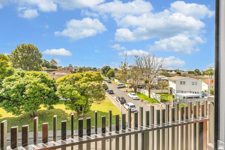 Photo of property in 2 Ko Street, Northcote, Auckland, 0627