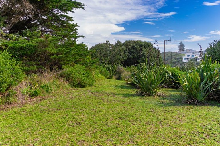 Photo of property in 20 Cynthia Place, Baylys Beach, Dargaville, 0377