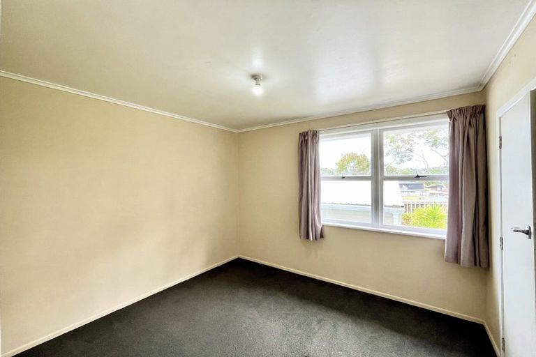 Photo of property in 1/6 Sunhaven Avenue, Glenfield, Auckland, 0629