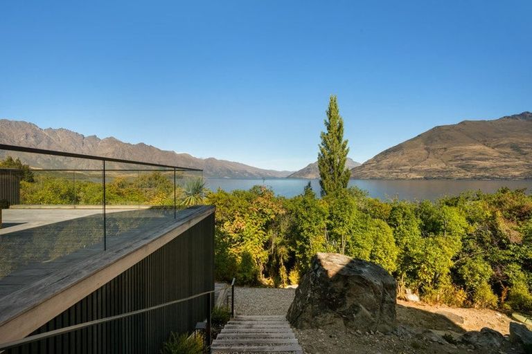 Photo of property in 66 Cedar Drive, Kelvin Heights, Queenstown, 9300