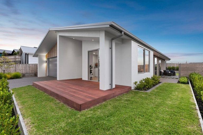 Photo of property in 15 Kiritiana Close, Pyes Pa, Tauranga, 3112
