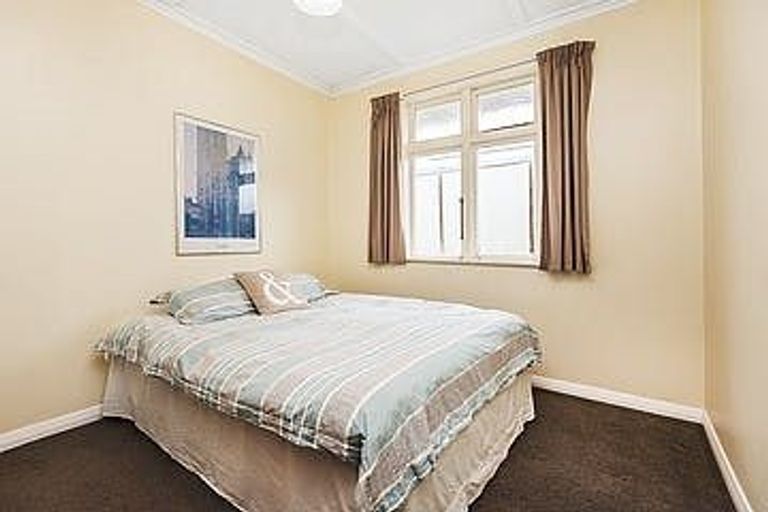Photo of property in 10 Retter Street, Paparangi, Wellington, 6037