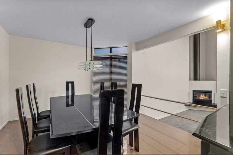 Photo of property in 2/102 Queen Street, Northcote Point, Auckland, 0627