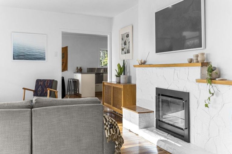 Photo of property in 37 Mcfarlane Street, Oakura, 4314