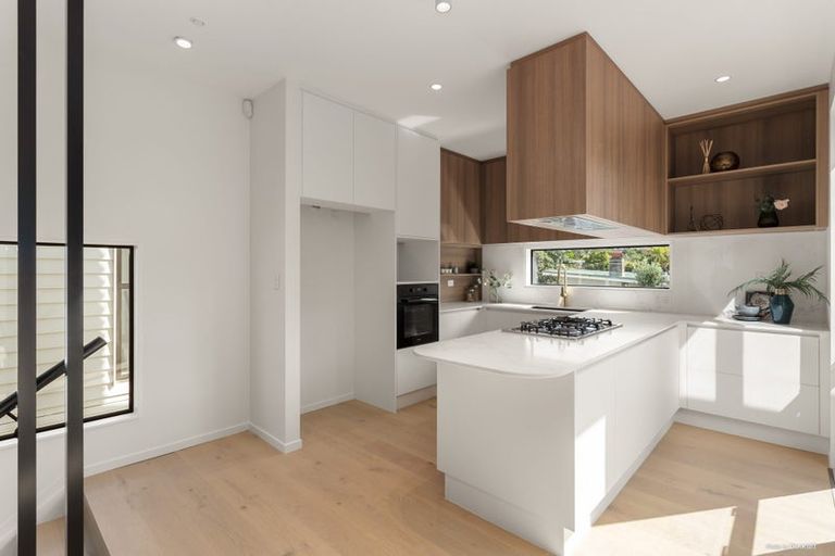 Photo of property in 2/1 Montana Avenue, Murrays Bay, Auckland, 0630