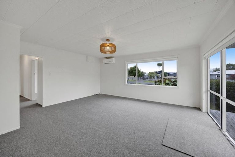 Photo of property in 5 Nikau Street, Inglewood, 4330