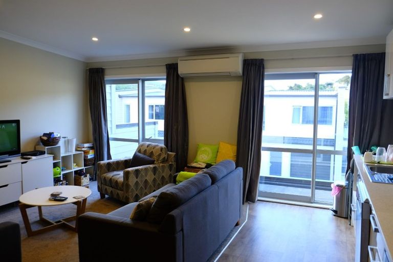 Photo of property in 19u3 Collins Avenue, Tawa, Wellington, 5028