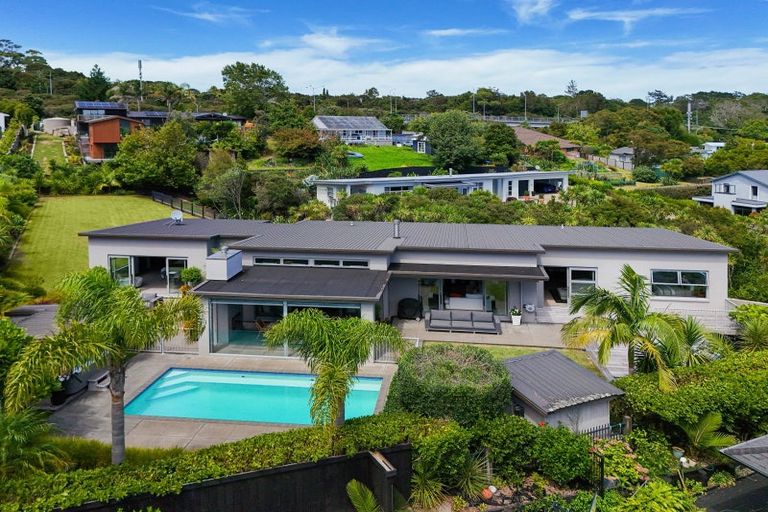 Photo of property in 35 Pounamu Avenue, Greenhithe, Auckland, 0632