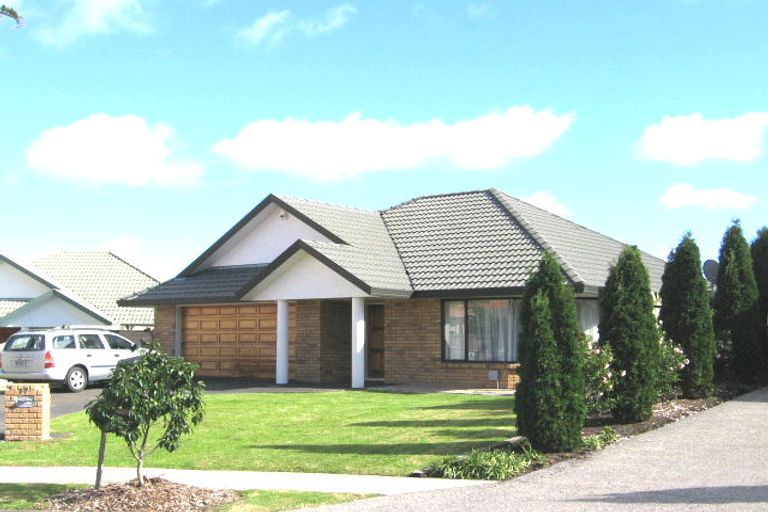 Photo of property in 17 Sandalwood Place, Somerville, Auckland, 2014
