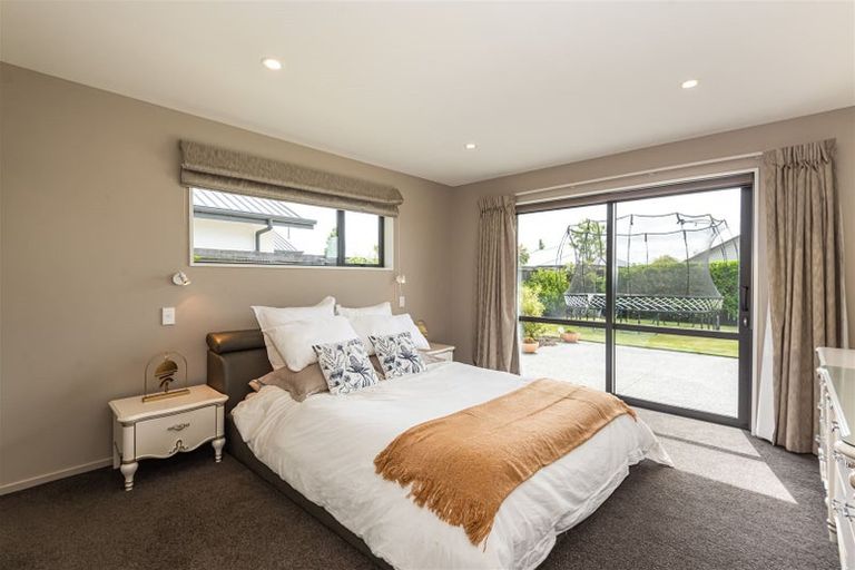 Photo of property in 17 Gosling Crescent, Halswell, Christchurch, 8025