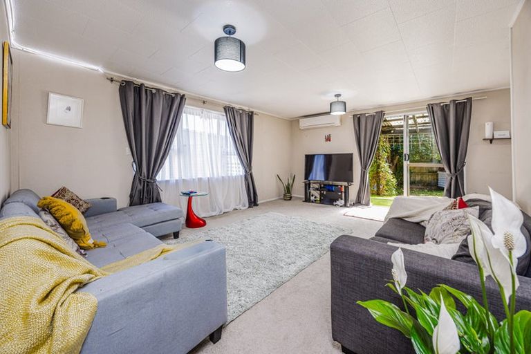 Photo of property in 2/8 Waipouri Road, Mangere, Auckland, 2022