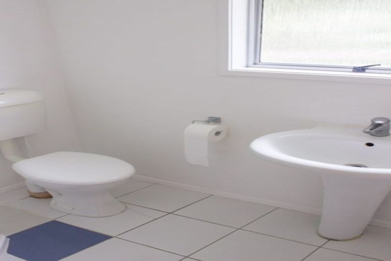 Photo of property in 27 Pipitea Place, Massey, Auckland, 0614