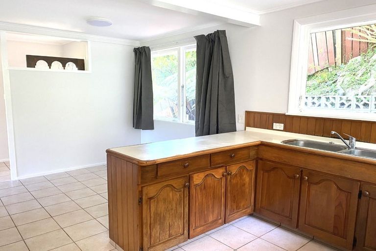 Photo of property in 80 Broderick Road, Johnsonville, Wellington, 6037