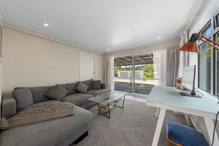 Photo of property in 4 Range Road, Swanson, Auckland, 0816