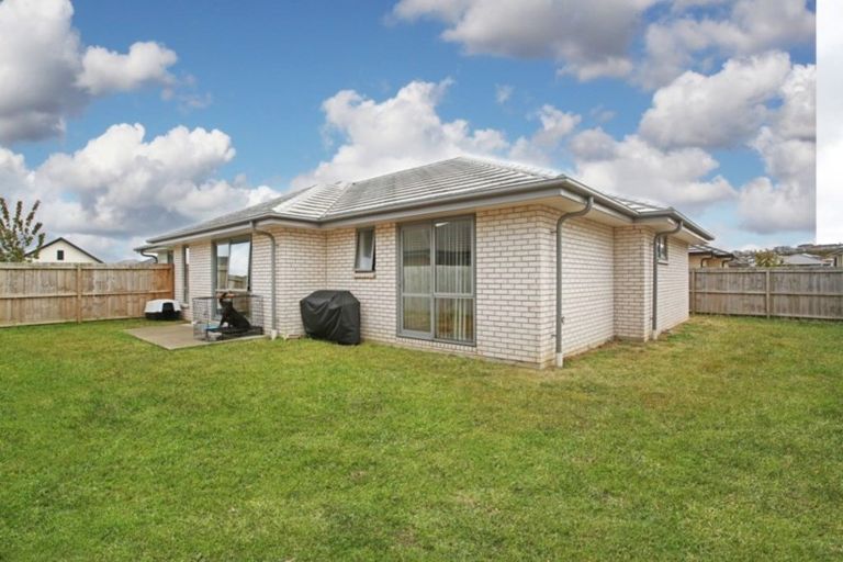 Photo of property in 11 Lamborn Drive, Papakura, 2110