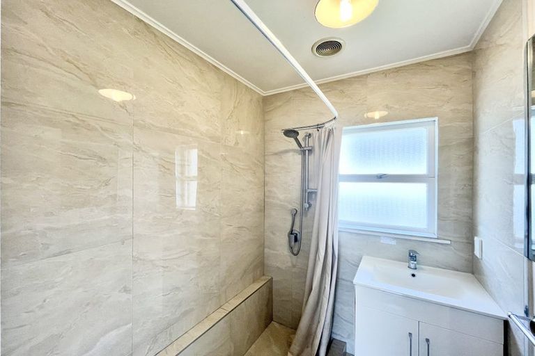 Photo of property in 2/8 Manuka Road, Glenfield, Auckland, 0629