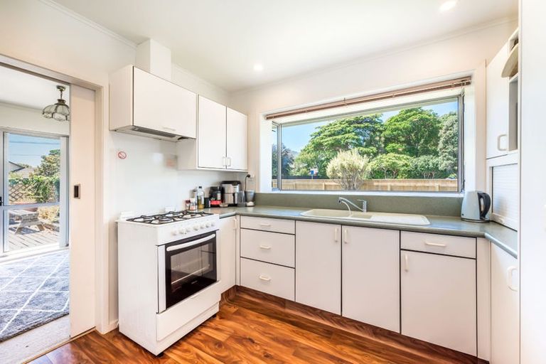 Photo of property in 2 Leybourne Avenue, Waikanae, 5036