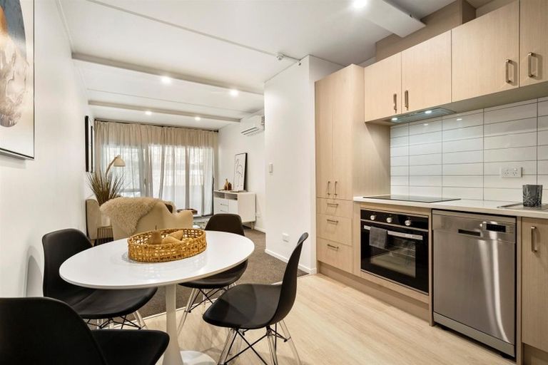 Photo of property in 11 East Street, Papakura, 2110