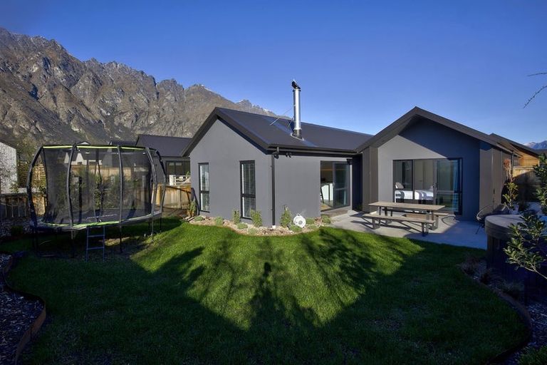 Photo of property in 8 Barn Road, Jacks Point, 9371