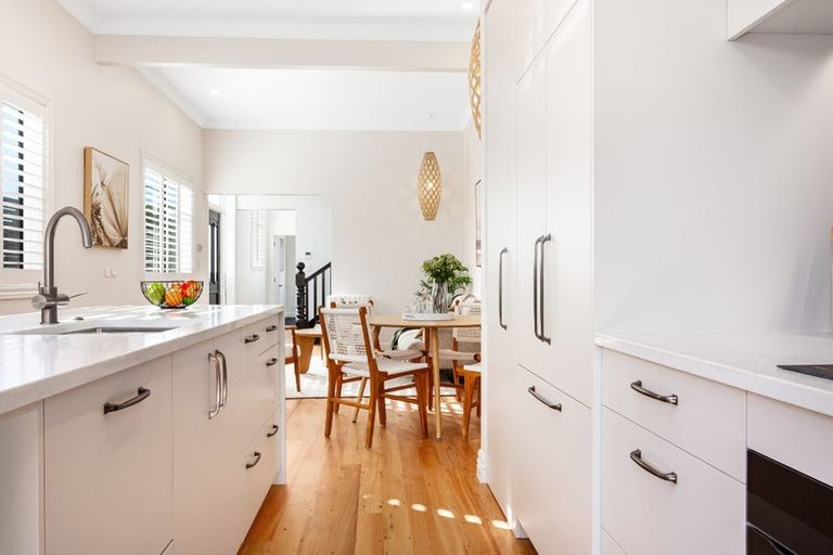 Photo of property in 2-4 Caroline Street, Mount Victoria, Wellington, 6011