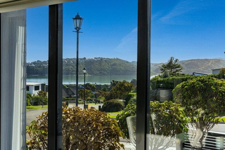 Photo of property in 6 The Fjord, Aotea, Porirua, 5024