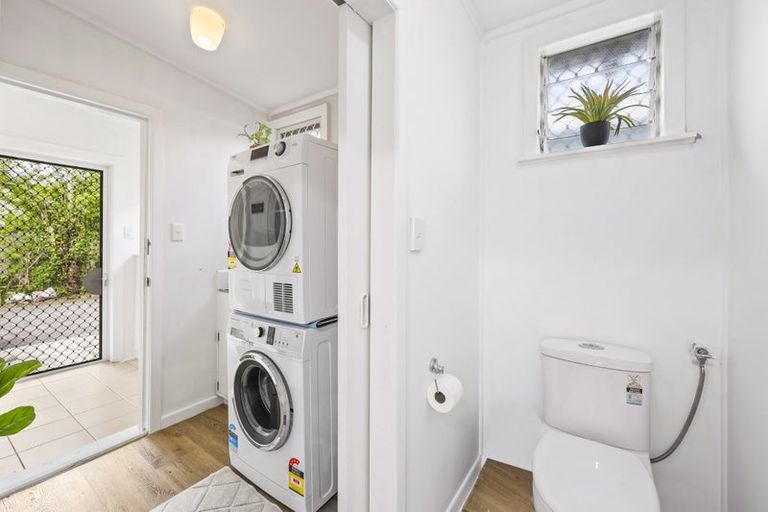 Photo of property in 2/176 Henderson Valley Road, Henderson, Auckland, 0612