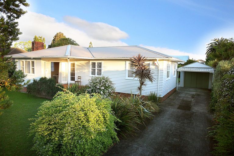 Photo of property in 32 Youngs Road, Papakura, 2110