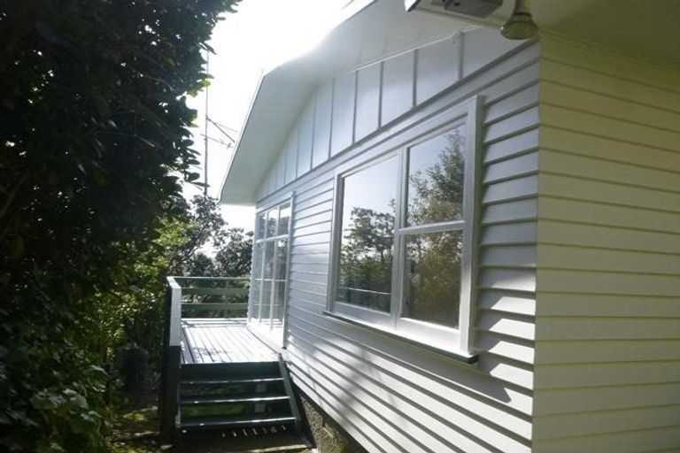 Photo of property in 91 Ruskin Road, Newlands, Wellington, 6037