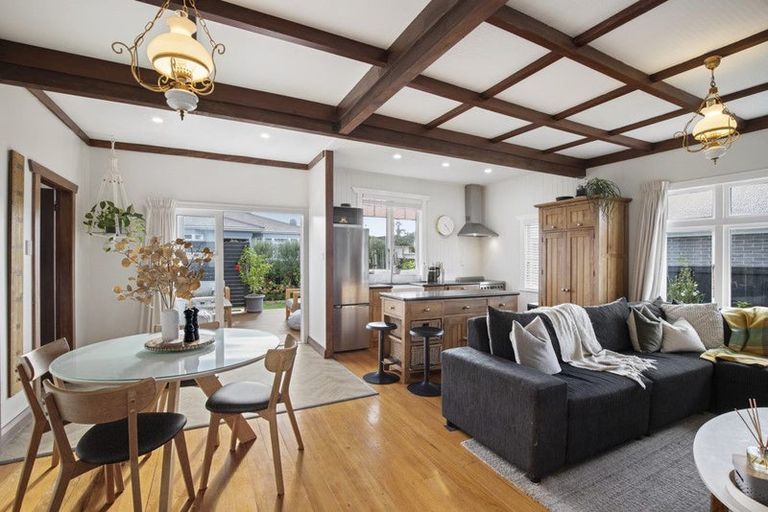 Photo of property in 18 Sandspit Road, Waiuku, 2123