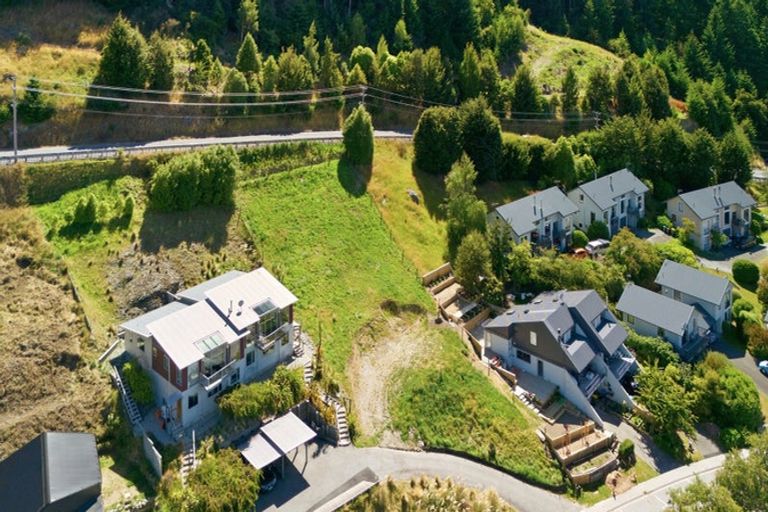 Photo of property in 10 Sainsbury Road, Fernhill, Queenstown, 9300