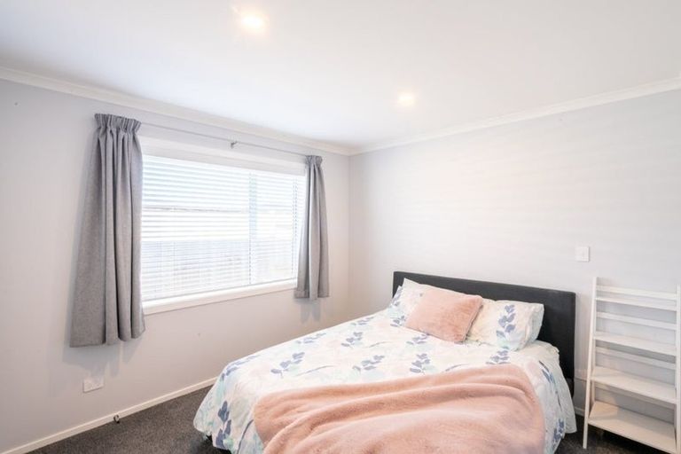 Photo of property in 96 Johnstone Drive, Fitzherbert, Palmerston North, 4410
