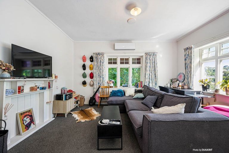 Photo of property in 10 Governor Road, Northland, Wellington, 6012