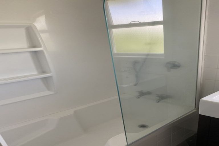 Photo of property in 95 Kervil Avenue, Te Atatu Peninsula, Auckland, 0610