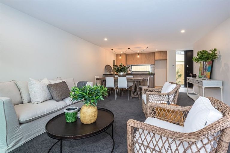 Photo of property in 10 Bishop Street, Green Bay, Auckland, 0604