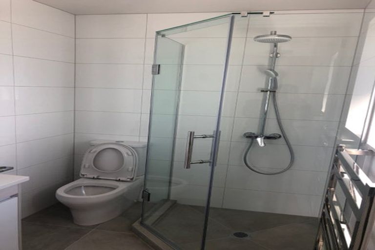 Photo of property in 2 Riroriro Close, Papakura, 2110
