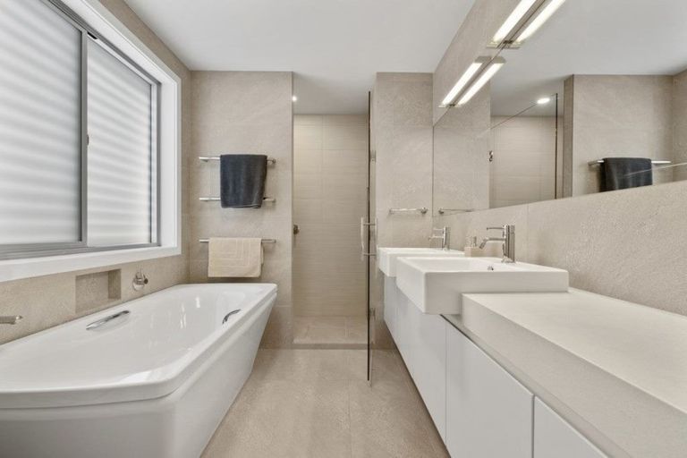 Photo of property in 8a Sylvan Park Avenue, Milford, Auckland, 0620