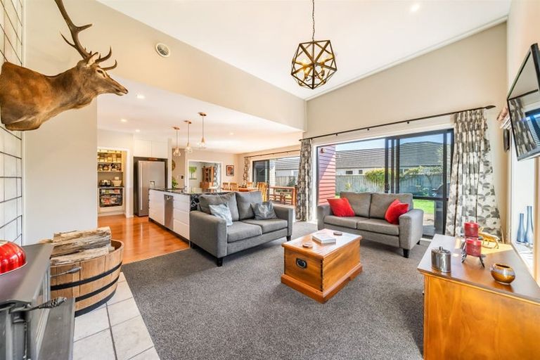 Photo of property in 14 Resolution Drive, Whitby, Porirua, 5024