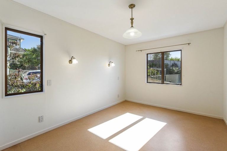 Photo of property in 17 Howell Road, Paraparaumu Beach, Paraparaumu, 5032