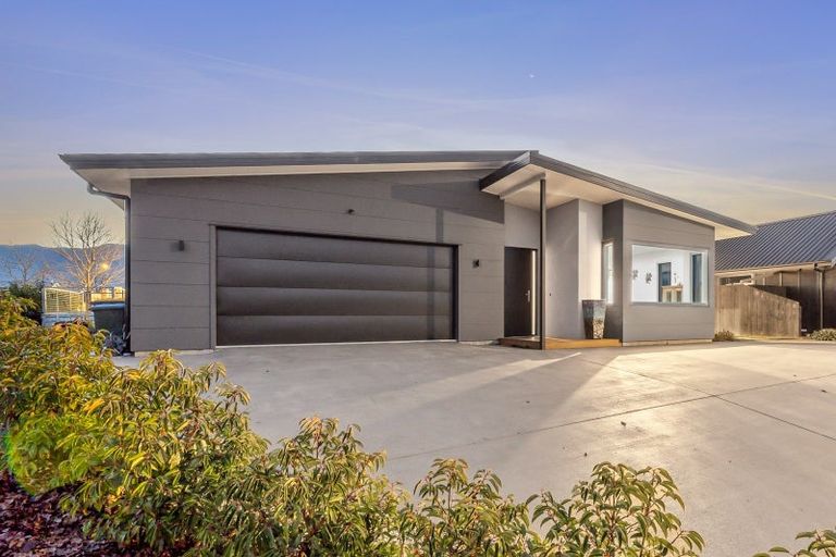 Photo of property in 7 Tahi Street, Albert Town, Wanaka, 9305